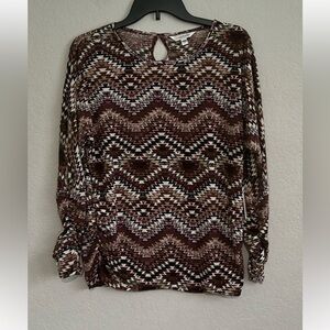 Cute scrunch sleeve tribal top